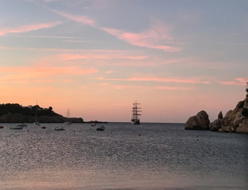Amaneceres y atardeceres en el norte de Ibiza: Guía de la Hora Dorada