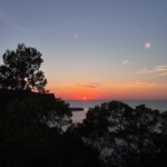 Puesta de sol Benirrás, mejores puestas de sol del norte de Ibiza.